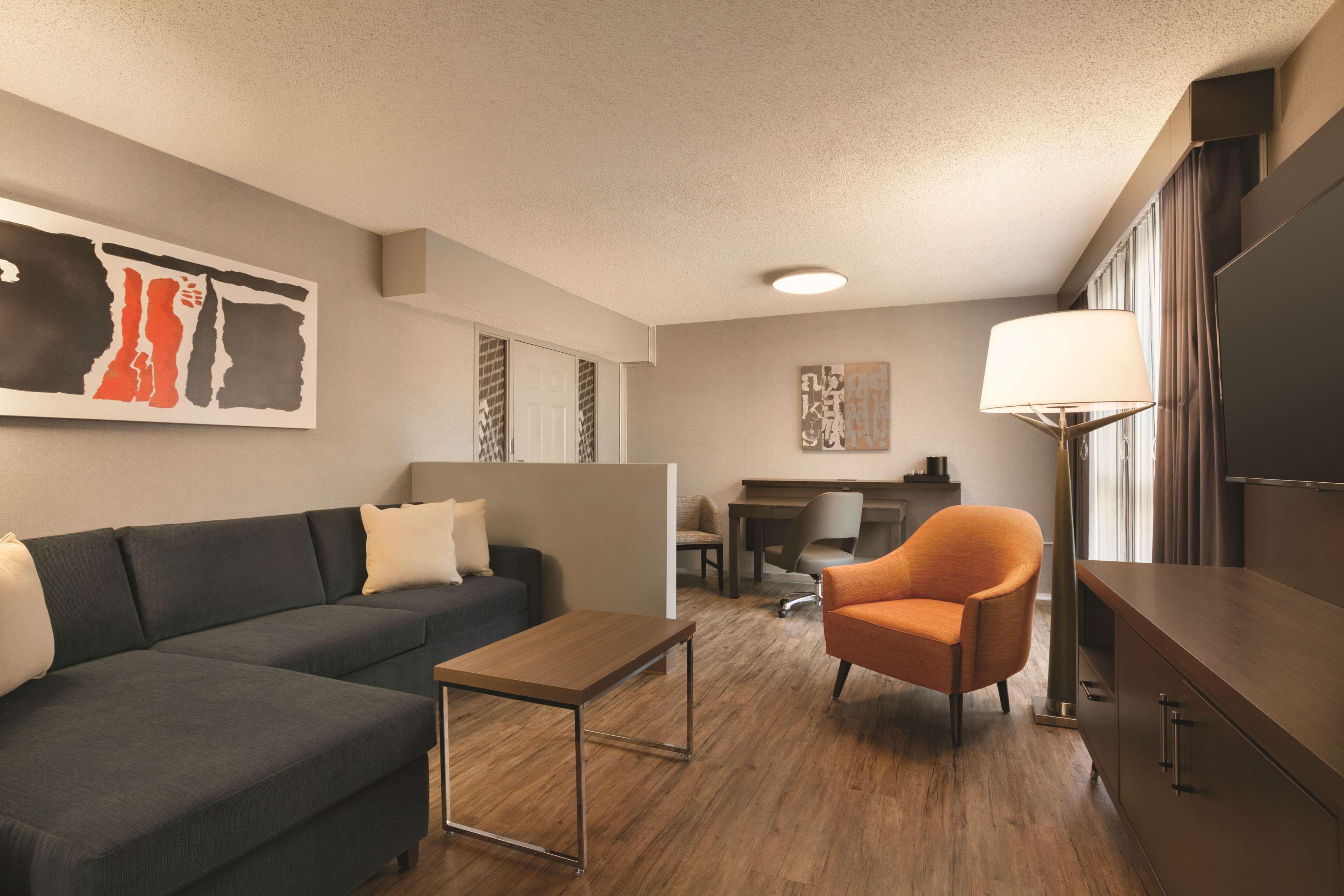 Embassy Suites By Hilton Richmond Dumbarton Exteriör bild