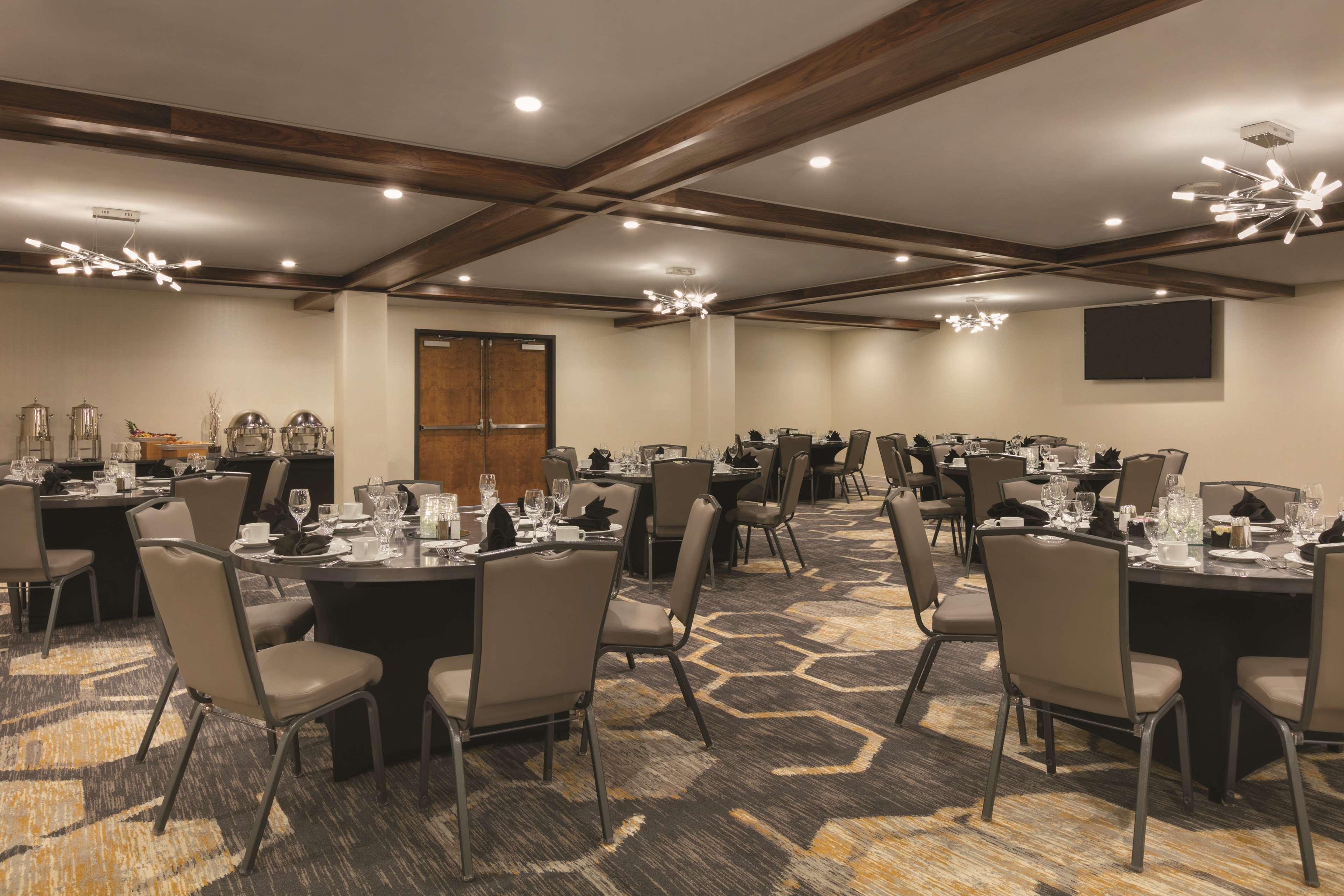 Embassy Suites By Hilton Richmond Dumbarton Exteriör bild