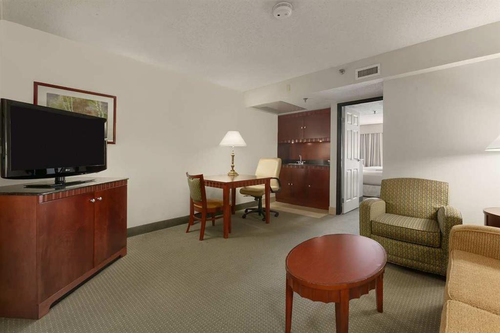 Embassy Suites By Hilton Richmond Dumbarton Rum bild